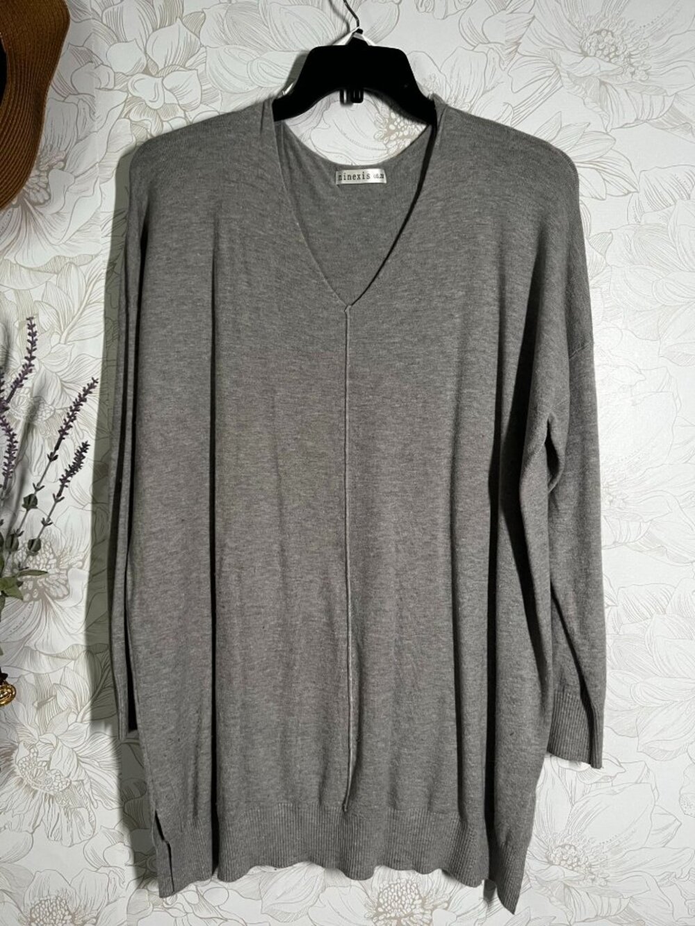 Gray V-Neck Long Sleeve Lightweight Sweater By Ninexis 2X Womens Plus Size